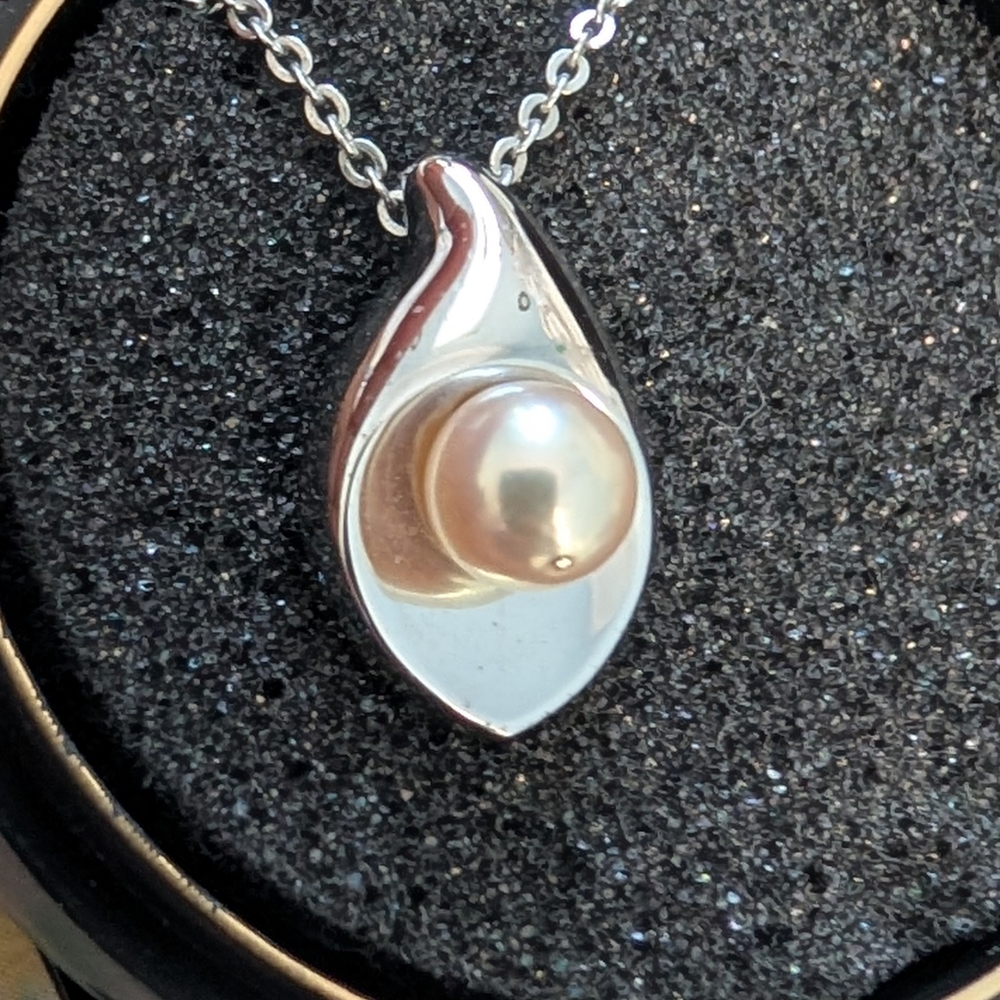 Tasaki Classic vintage Calla lily and Silver Akoya Pearl Pendant Necklace - Picture 4 of 11